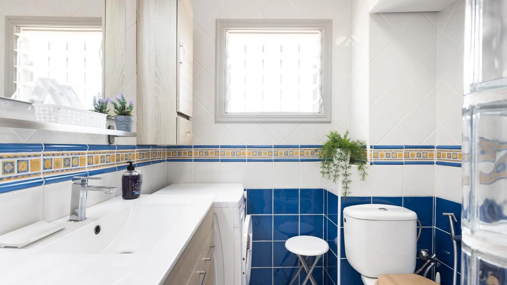 Cozy Seafront Studio With Balcony & Ocean Views San Marcos  Spanien